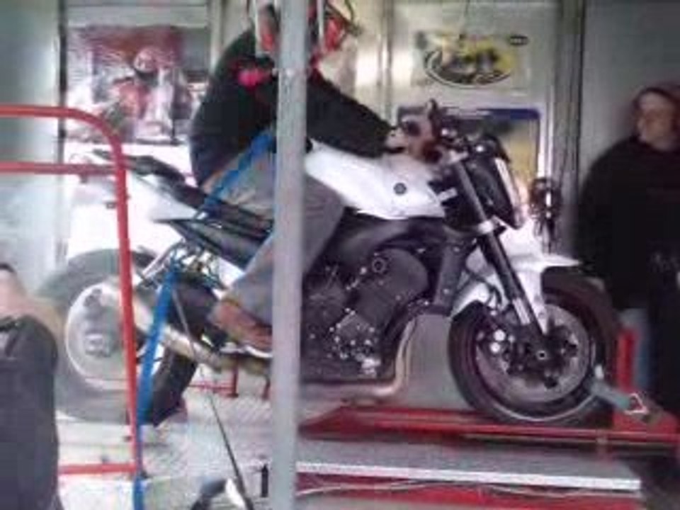 yamaha  fz1 au banc avec pot leovince gp pro