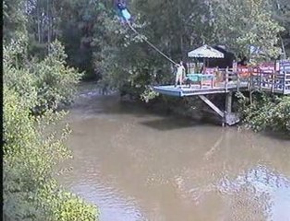 Mon 1er saut à l'élastique Viaduc de la souleuvre 27/06/09