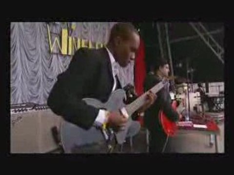 Amy Winehouse - Hey Little Rich Girl (Glastonbury 2007)