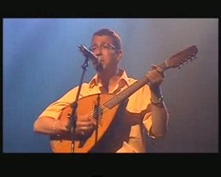 Hamid Matoub "Ayalane Yetsroune" Live Zenith de Paris 2009