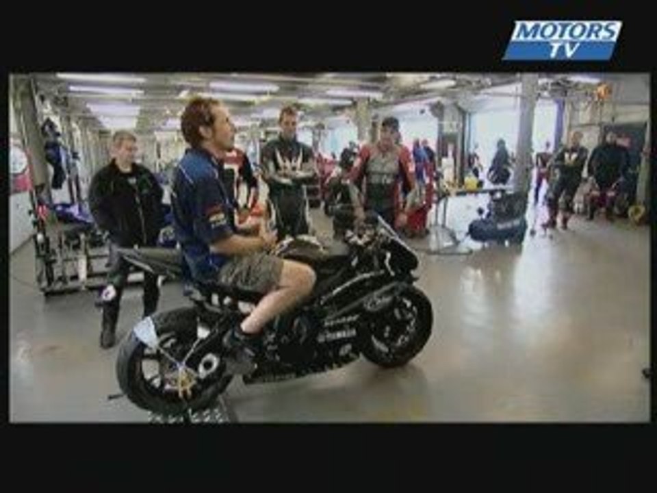 Superbike school UK - Genoux contre Genoux (Knee2Knee) part1