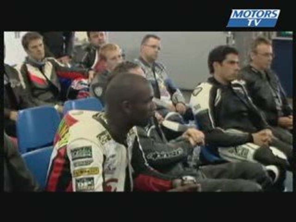 Superbike school UK - Réaccélération en sortie de virage