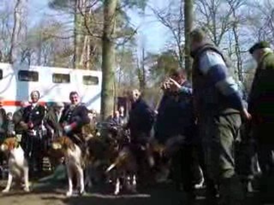 Au nom des valets de limiers
