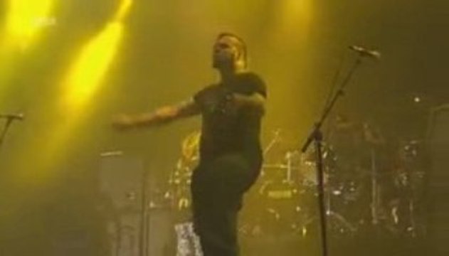 Soulfly - Roots Bloody Roots live Area4 part 5 of 20