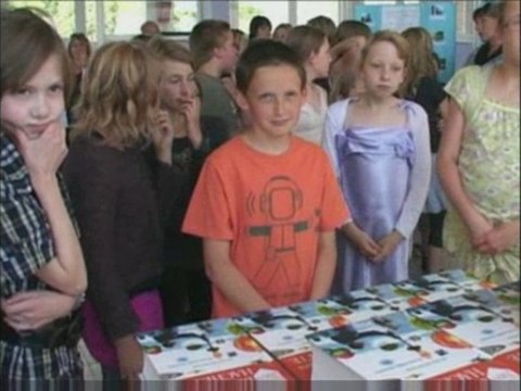 remise de dictionnaires à Avion