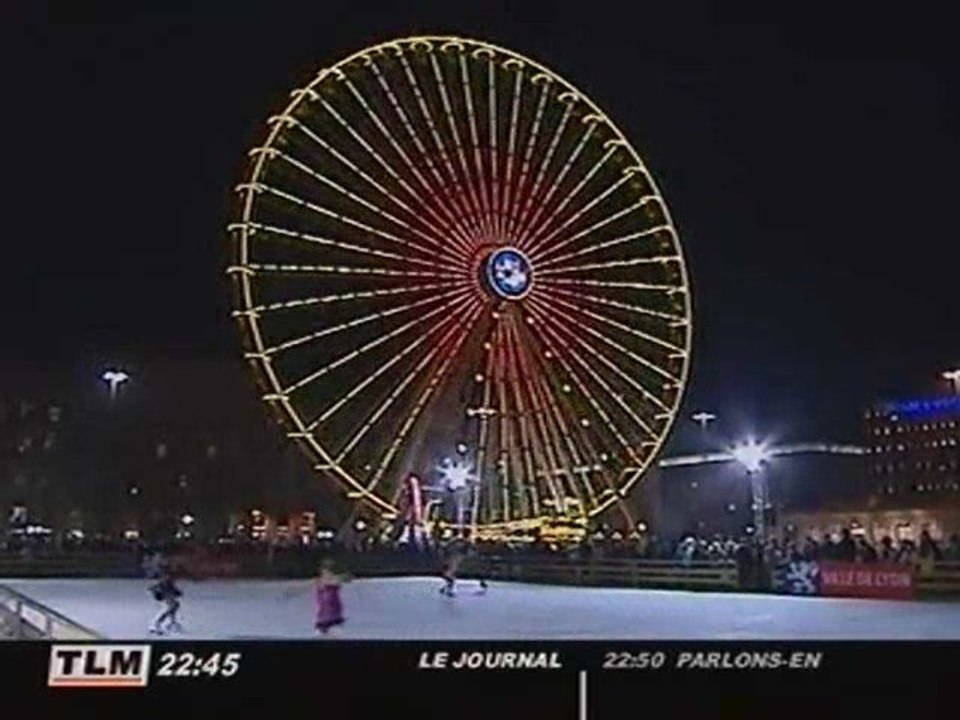 Lyon : Place Bellecour, la patinoire a ouvert ses portes