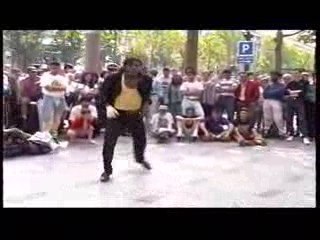 Michael Jackson aux Champs Elysees .