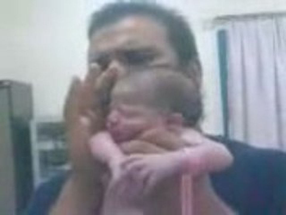 Adhan, et iqama  a l'oreille du nouveau né