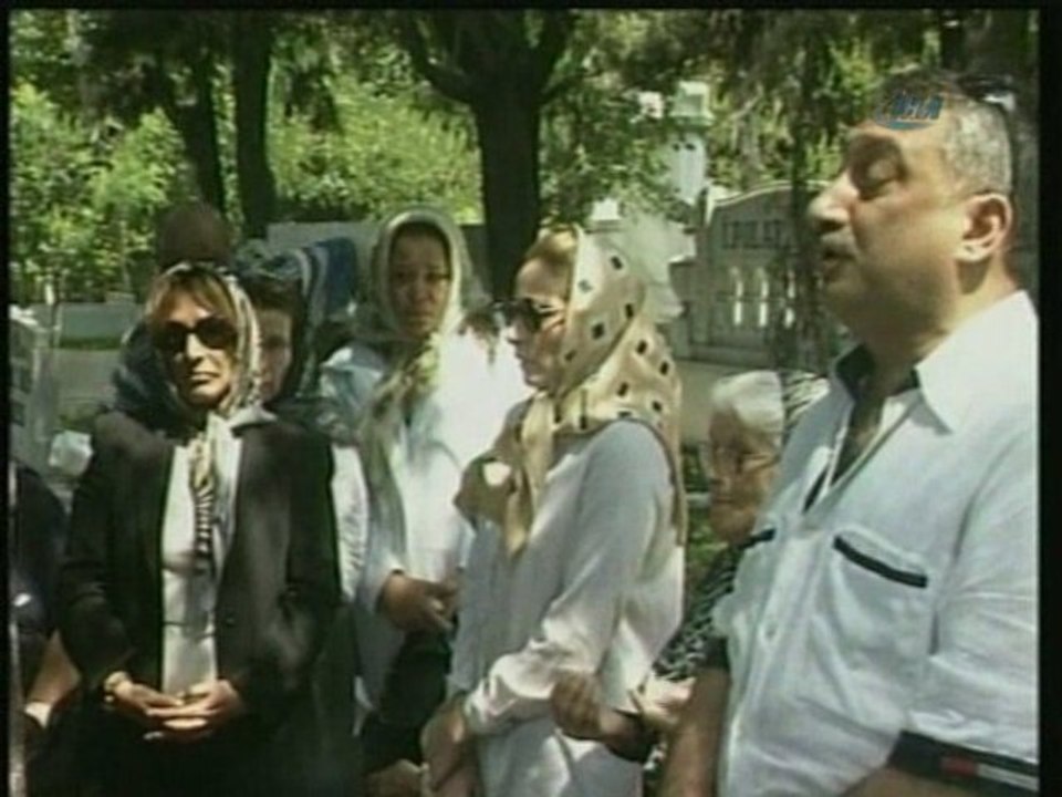 Kemal Sunal Ölümünün 9. Yılında Mezarı Başında Anıldı