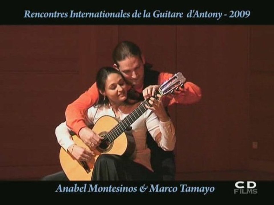4 mains & 1 guitare