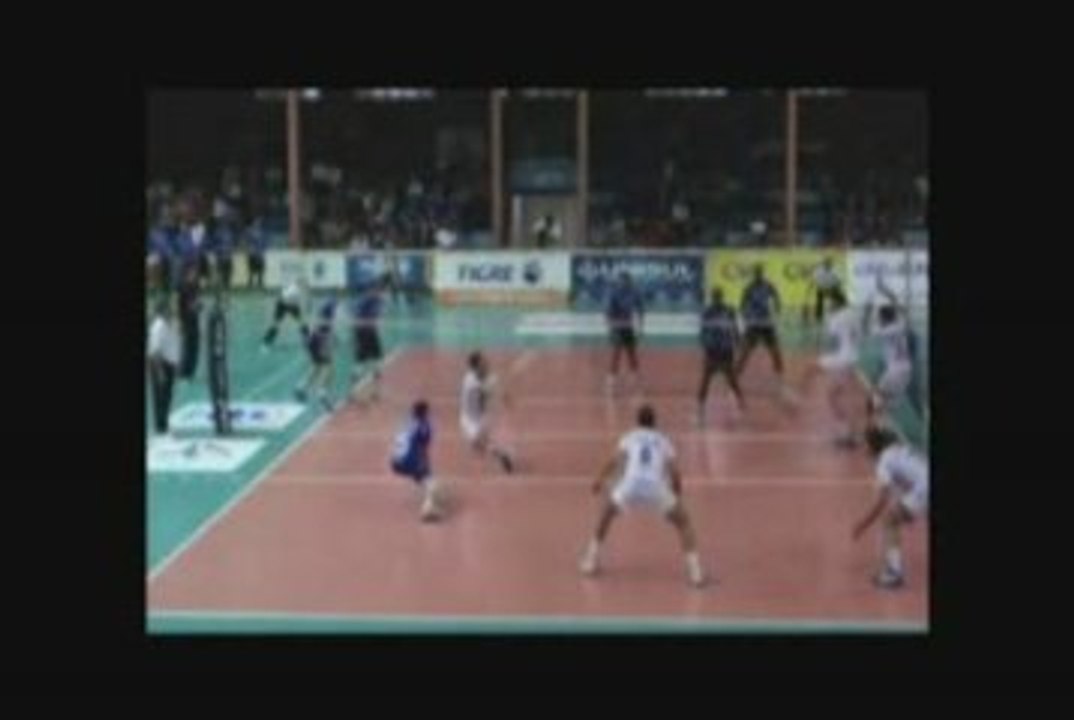 Ricardo Arozio Faccin Opposite