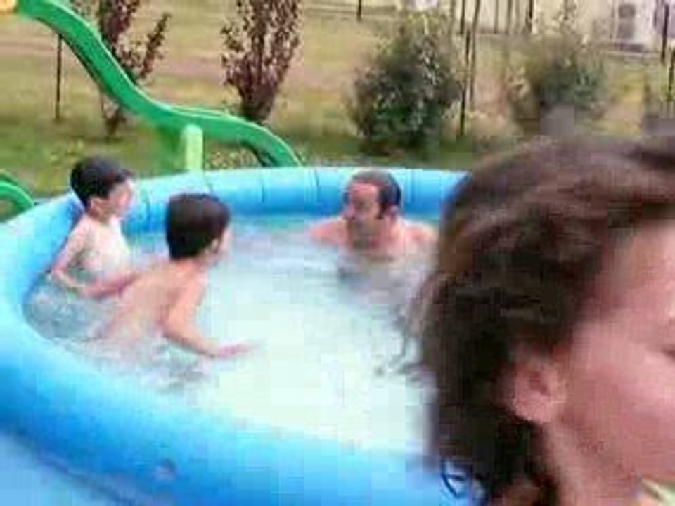 papy dans la piscine