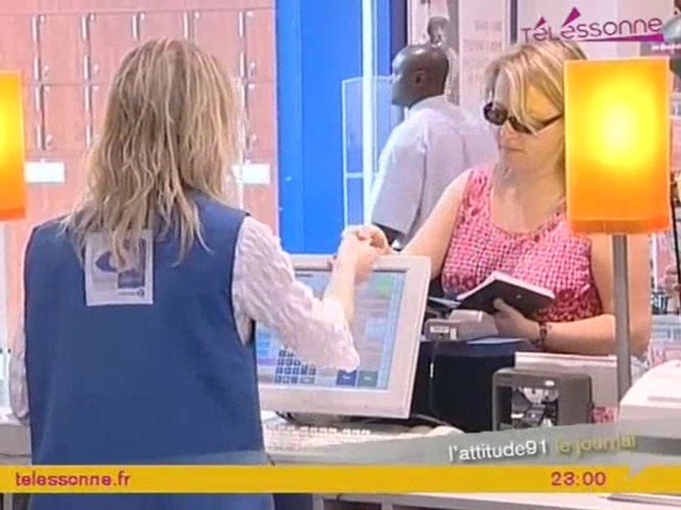 20 Jeunes dévalisent un Leclerc (Etampes)