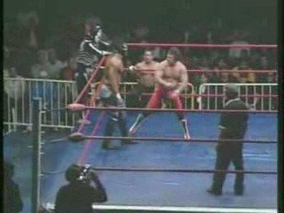 6 Man tag Team Match P2