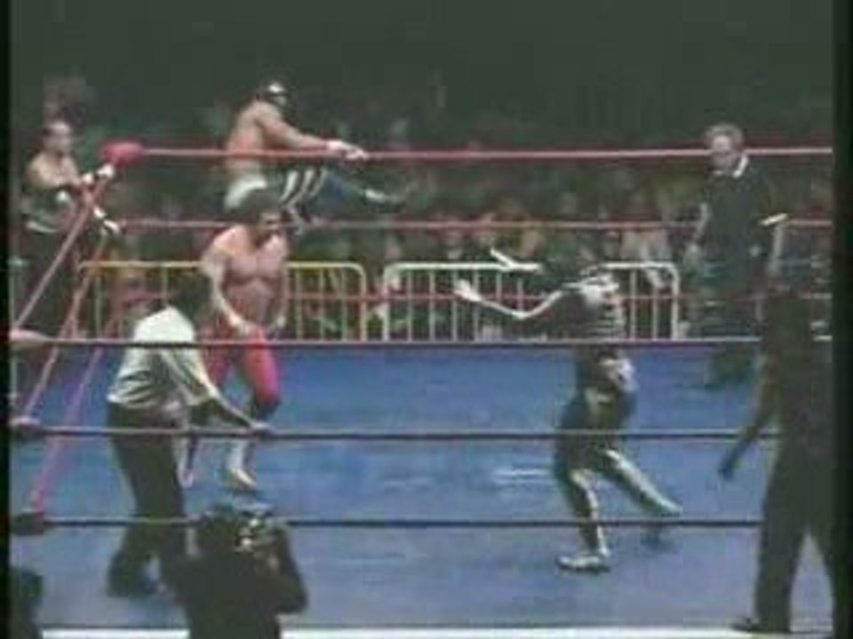 6 Man tag Team Match P1