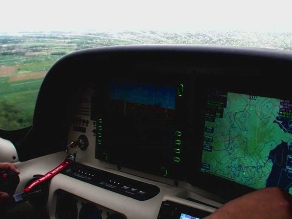 Le Plessis et Pontoise à bord d'un Cirrus SR20 G3 GTS