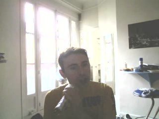 Wiwi critique l'usage d'« affection » d'Ophélie Winter