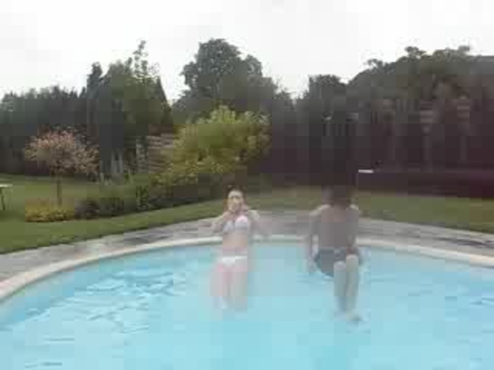 Le 2 juillet 2009 ; Piscine Kenzo & Mimie