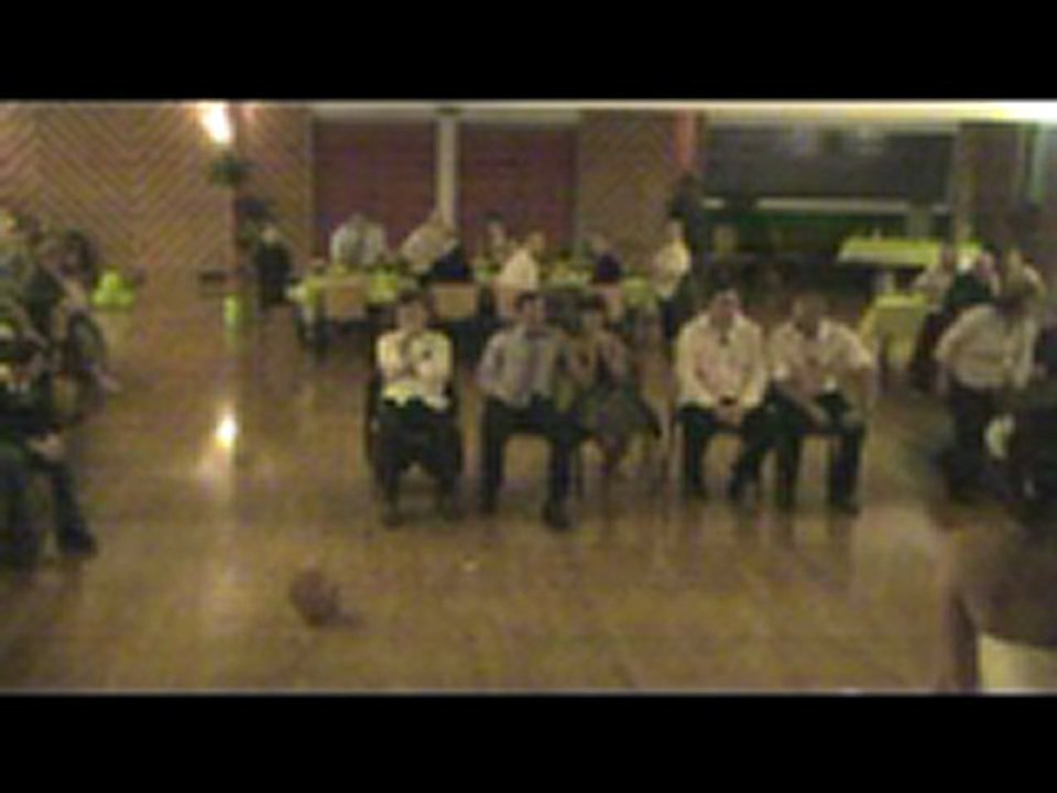 la jarretière pour la gagné..?  répondre a des questions