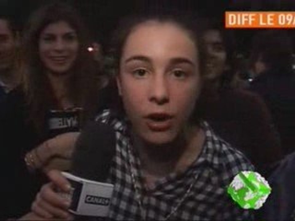 ENORME Colère d'une Fan frustrée pour annulation de concert