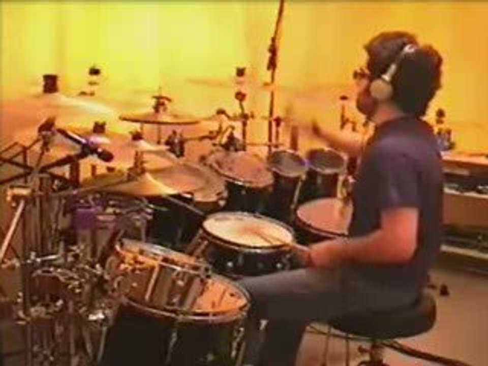 Vadrum Meets MacGyver > Drum Performance (HQ)