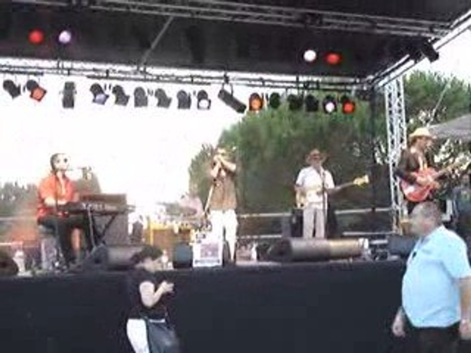 01 - The Flyin' Saucers - St Medard en Jalles 04 07 2009