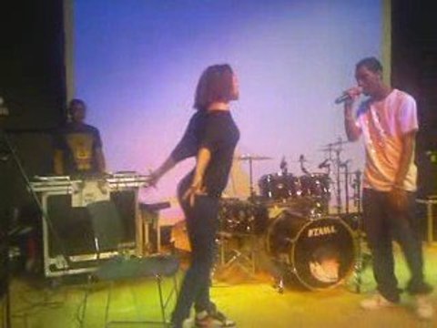 Glow - Waar Zijn Je Gedachten ( LIVE )