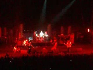 début de Song 2 by blur @ lyon