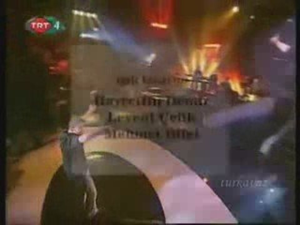 Levent Yüksel Yeterki onursuz olmasın aşk