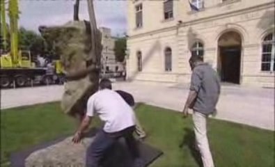 Installation des sculptures de François Weil à Montélimar