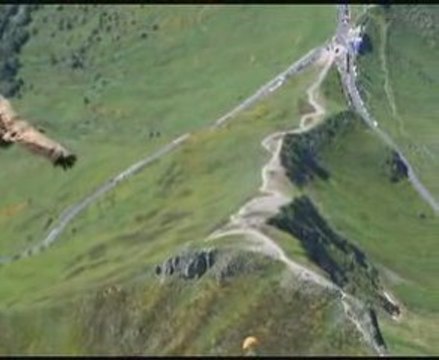 Cantal: vol en parapente avec les vautours sur le Puy Mary