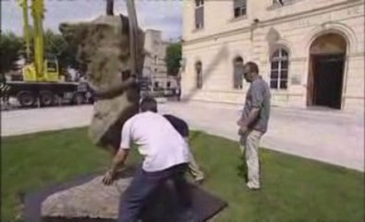 François Weil installe ces sculptures à Montélimar