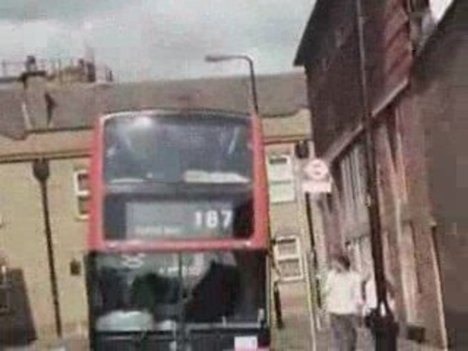 Street Hero – Amazing bus jump