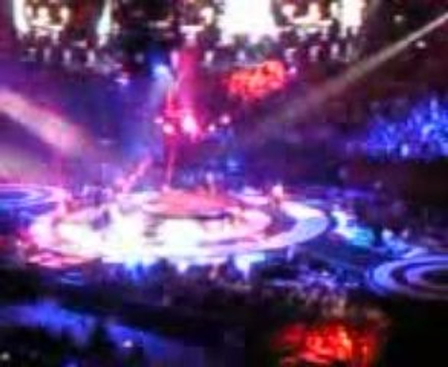 Britney spears womanizer live in Paris 5 juillet 2009