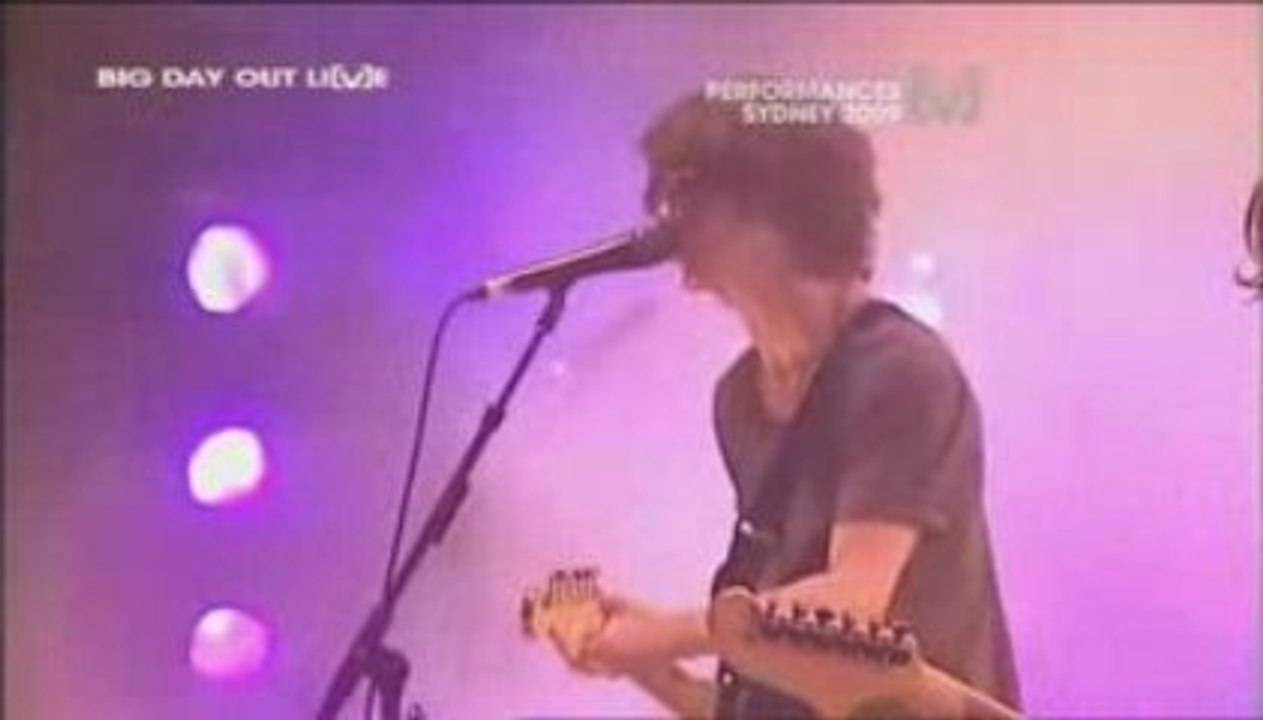 Arctic Monkeys - Crying Lightning (Live at Big Day Out 2009)