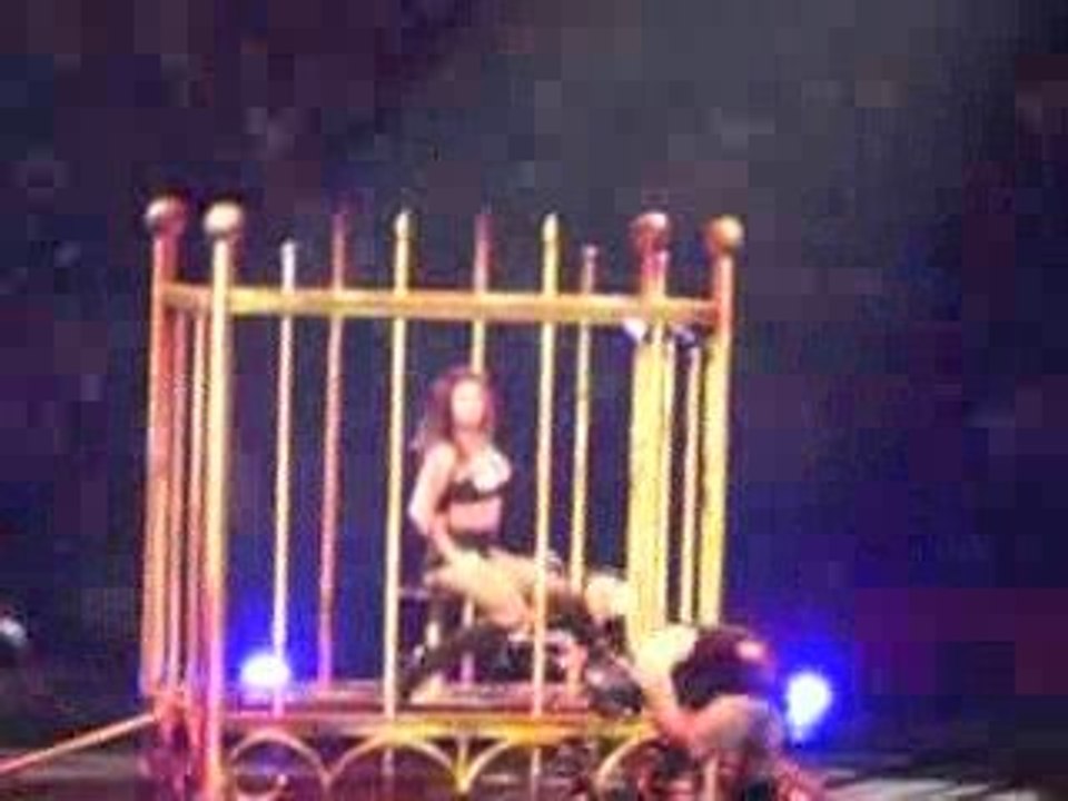 BRiTNEY SPEARS "THE CiRCUS STARRiNG" BERCY o6/o7/2oo9