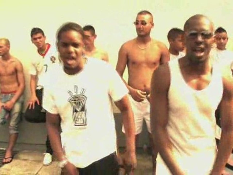 M.A.Z feat. MESS BASS ET JUNIOR - RESTE TRANKIL...