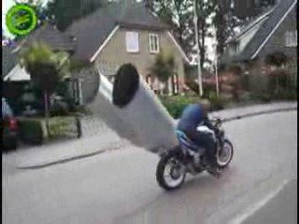 Moto échappement