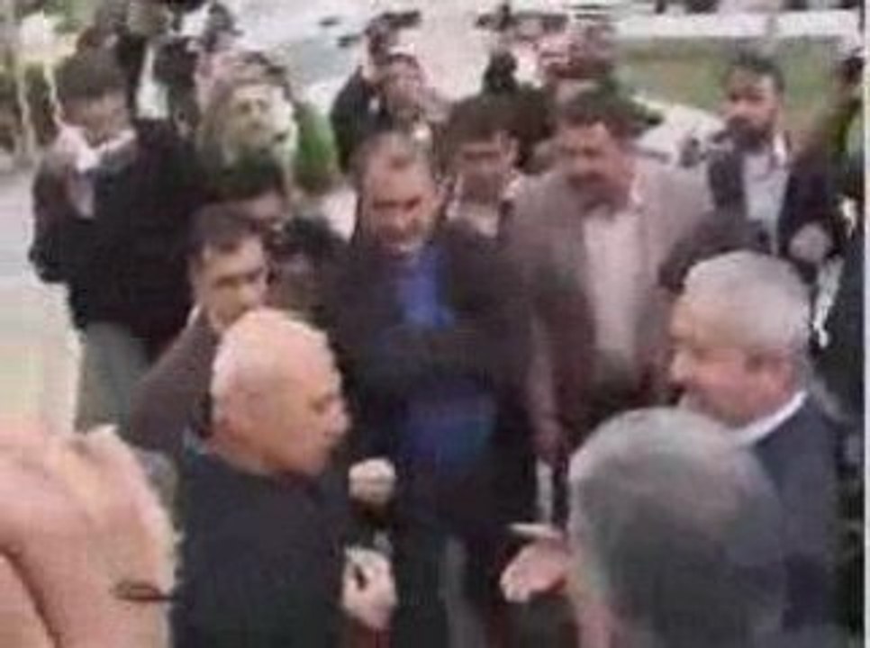 DTP'li Vekilin Elini Sıkmayan Emniyet Müdürü