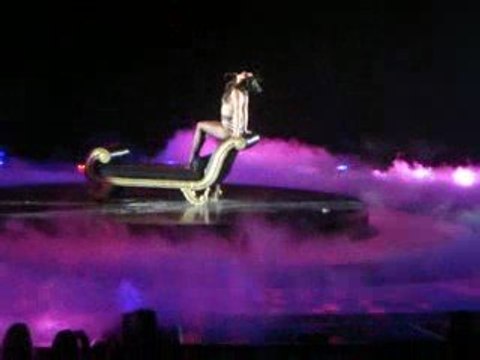 BRITNEY SPEARS Breathe.../Touch.. - PARIS - 6/7/09 (4/7)