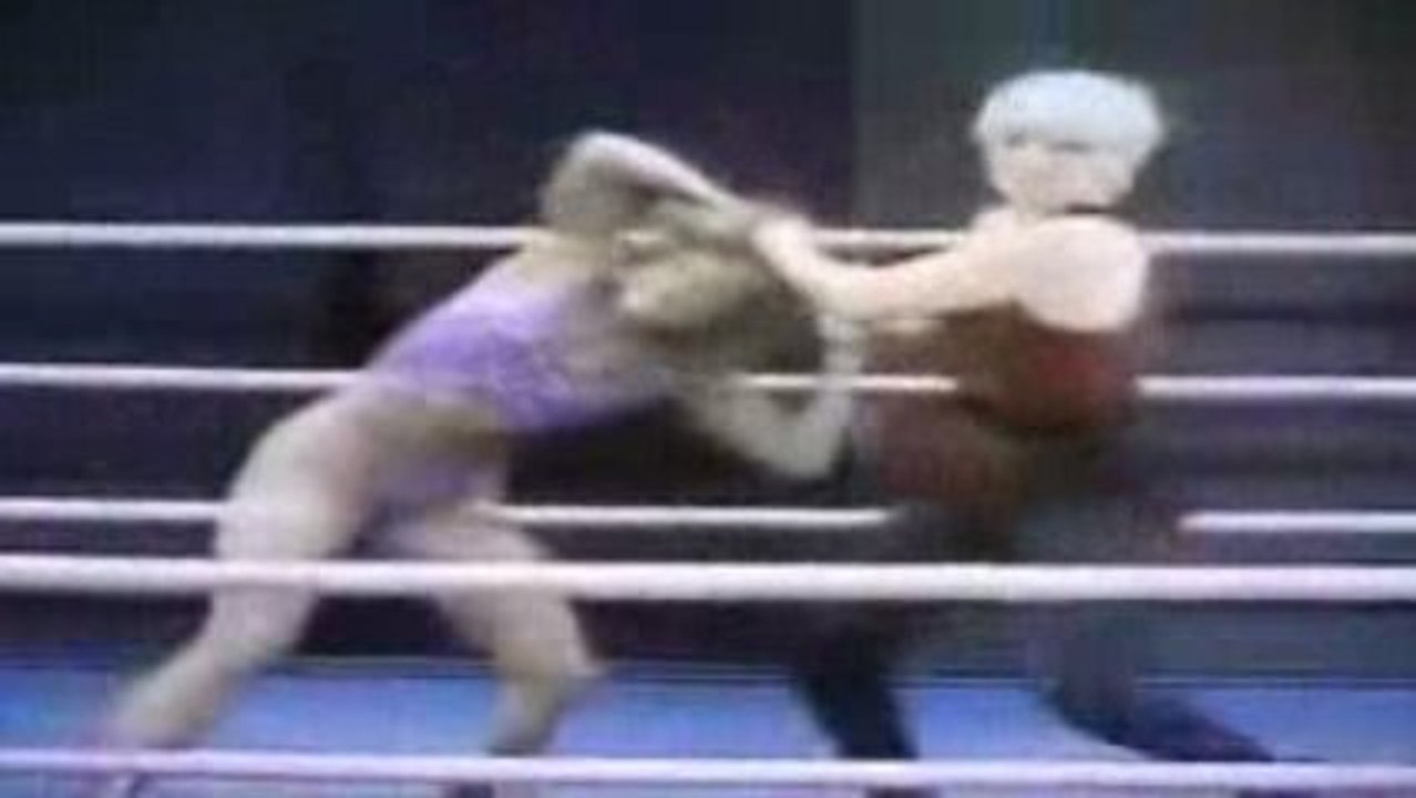 Tina Ferrari vs Ninotchka (GLOW Wrestling)