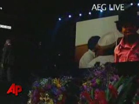 Usher Performs “Gone Too Soon” _Michael Jackson Tribute_