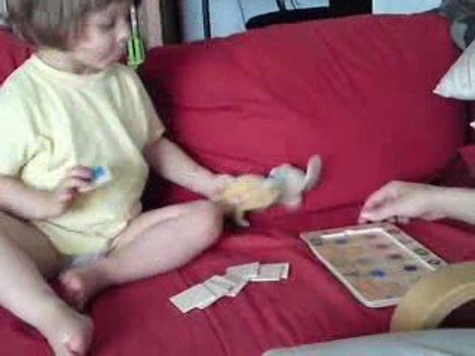 sarah joue aux coccinelles