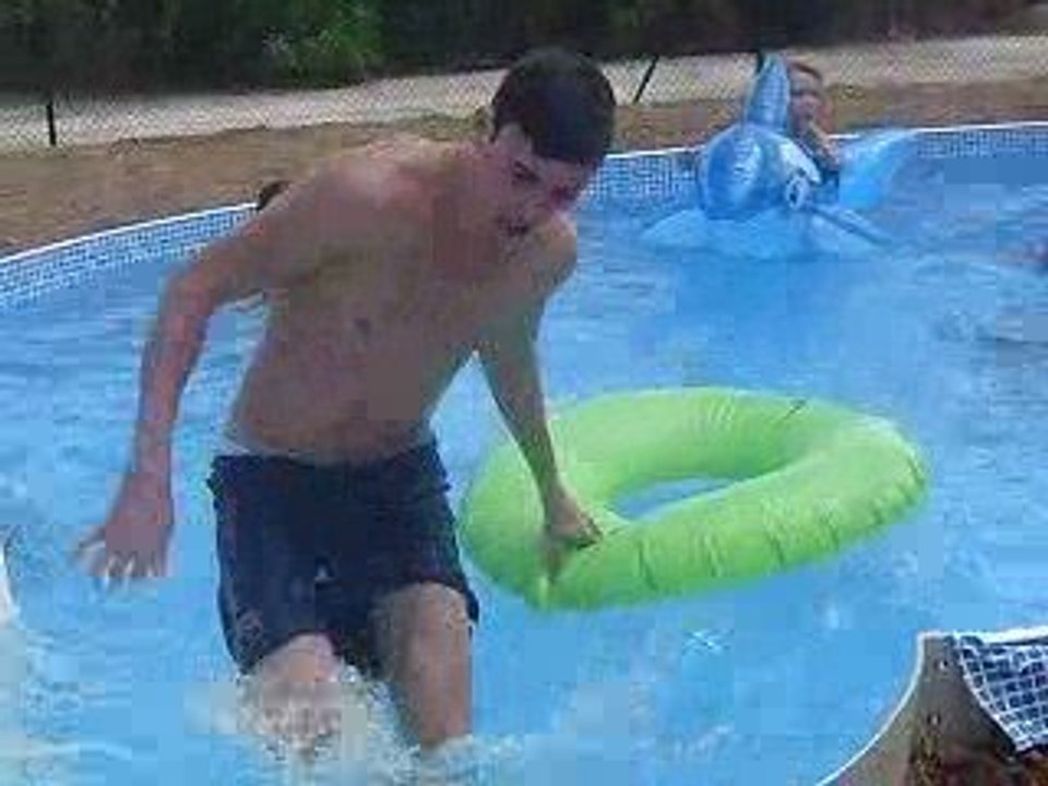 eh hop dans la bouée nico amélie