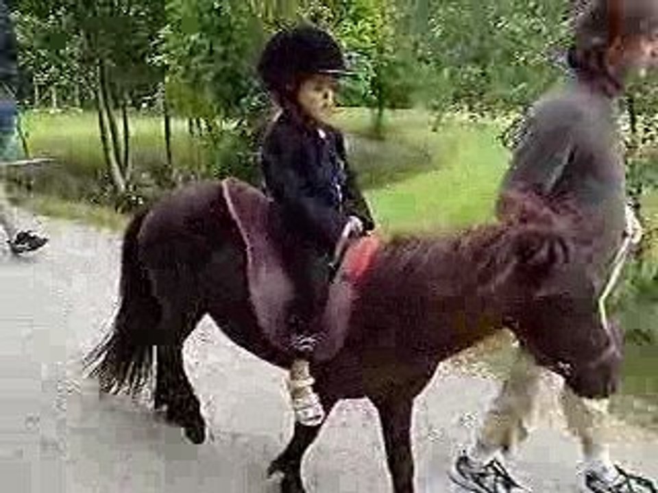 carmela fait du cheval