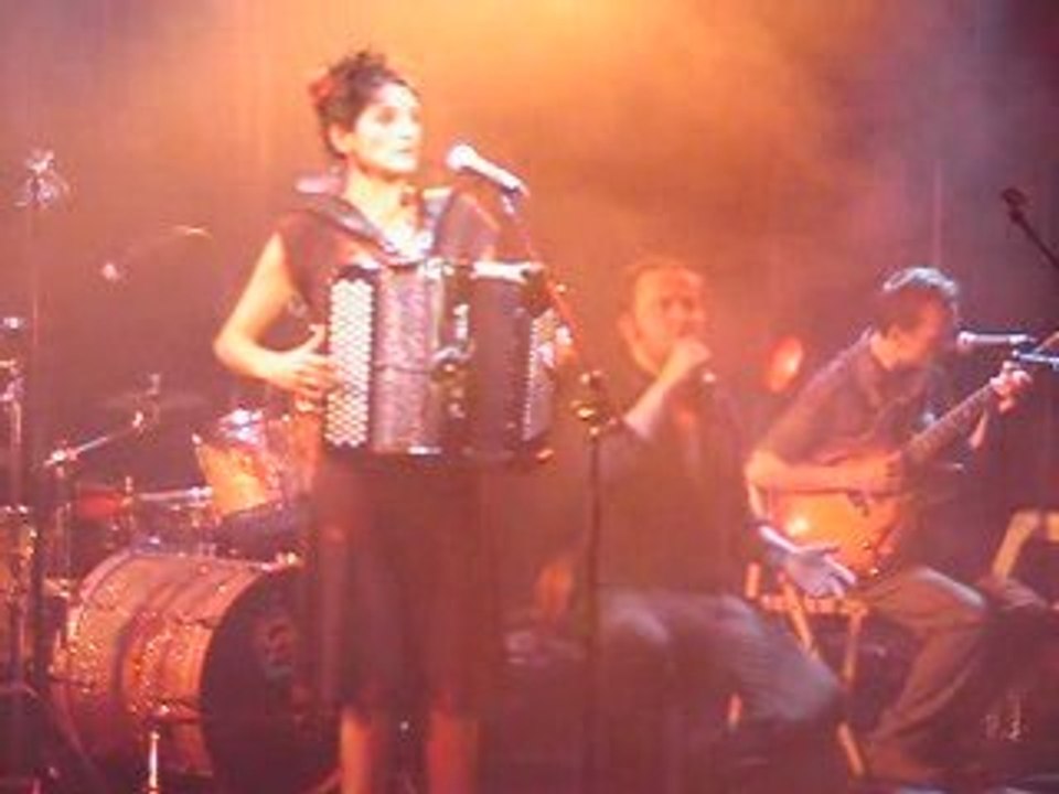 LA CREVETTE D'ACIER : Madame FLEUTIO