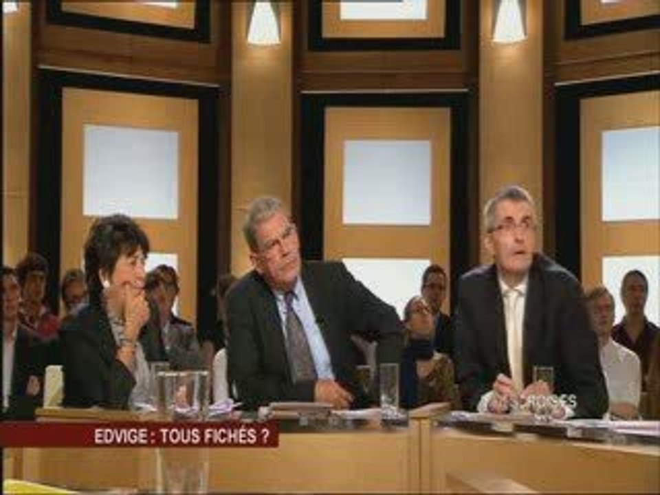 téléphone Portable microphone_ yve calvi _ c dans l'air