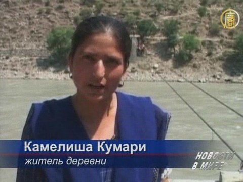 Рискованная переправа через реку Чинаб в Индии