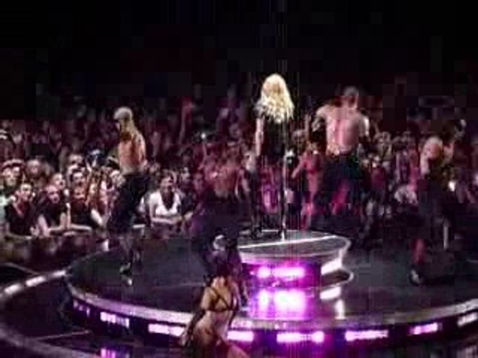 Madonna bercy 2009 - Vogue