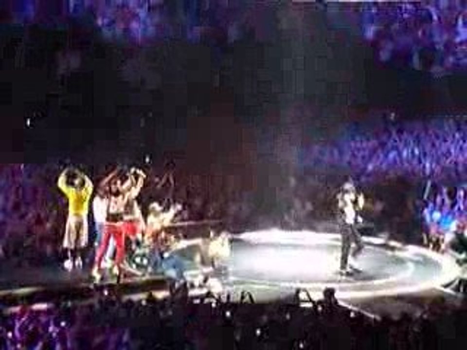 Madonna bercy 2009 - Hommage Mickael